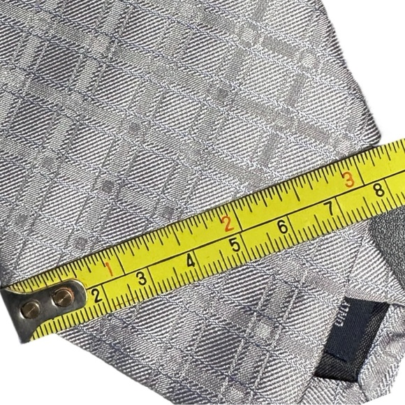 MEN'S CALVIN KLEIN 100% SILK SILVER/GREY W/ BLUE DETAIL TIE (NWT) - Picture 3 of 5